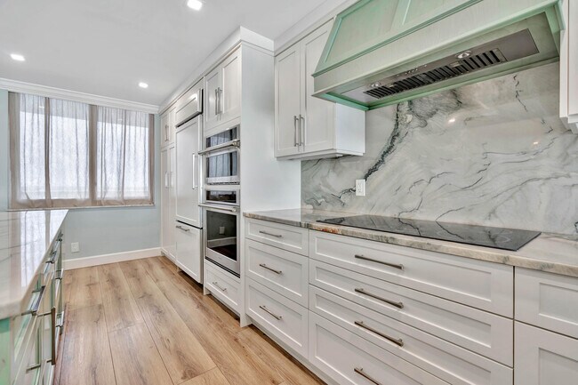 Building Photo - 911 Ocean Dr