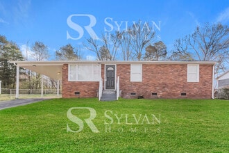 Building Photo - Do not miss out on this charming home