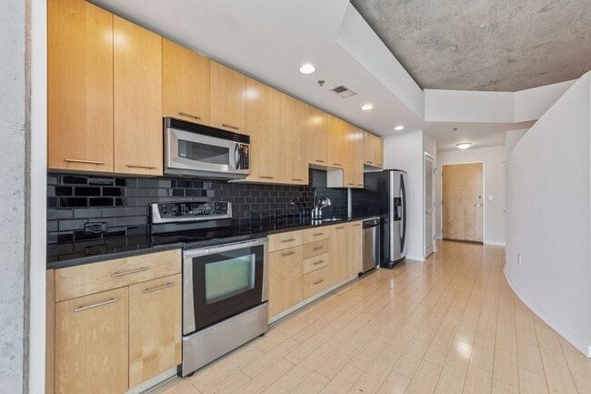 Building Photo - Sought After Realm Residences!