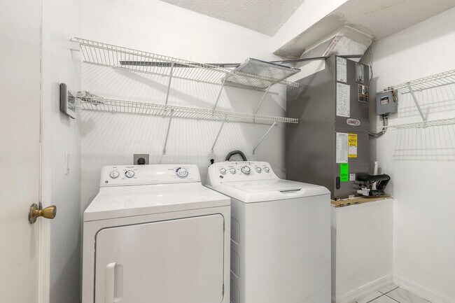 Building Photo - 3214 Juniper Dr