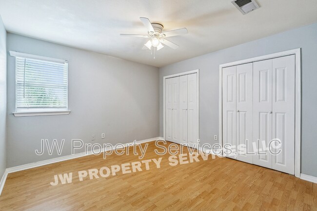 Building Photo - 3228 Lake Trail Dr