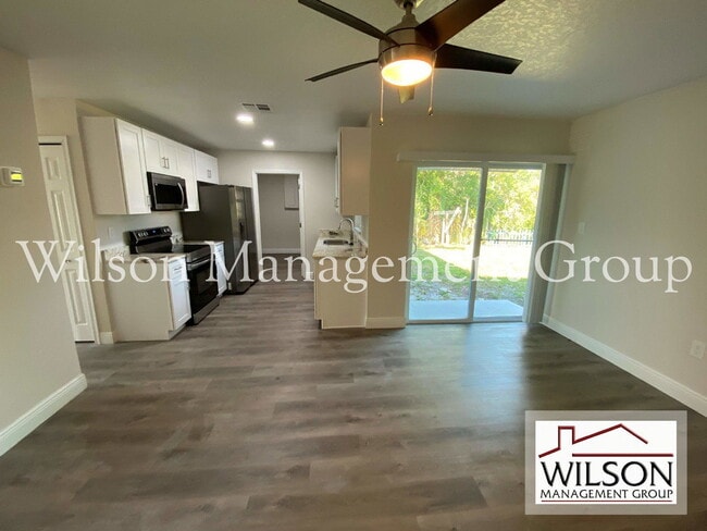 Building Photo - 1904 SW Rd