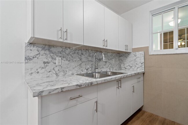 Building Photo - 160 NE 55th St