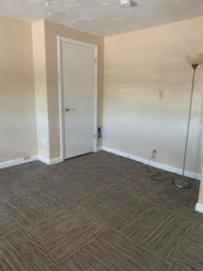 Building Photo - All New South Oakland 6 bedroom