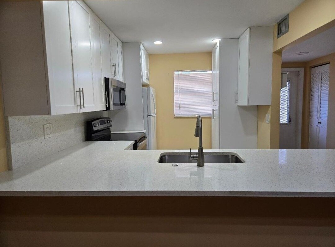 Building Photo - 2828 Casita Way