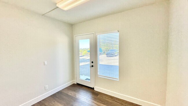 Building Photo - Upgraded & Remodeled Unit in Fallbrook!  H...
