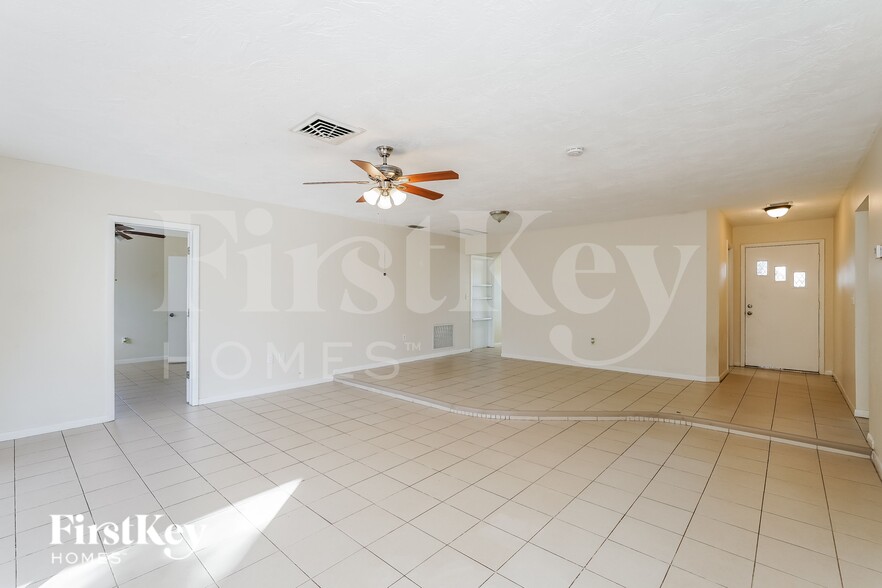 Building Photo - 6910 297th Ave N