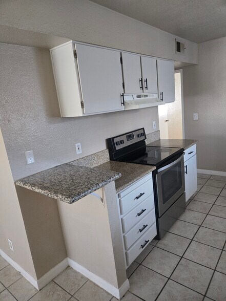 Building Photo - 33 Gold Bar Ct