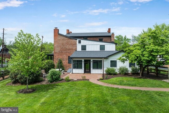 Building Photo - 2406 Upper Ridge Rd