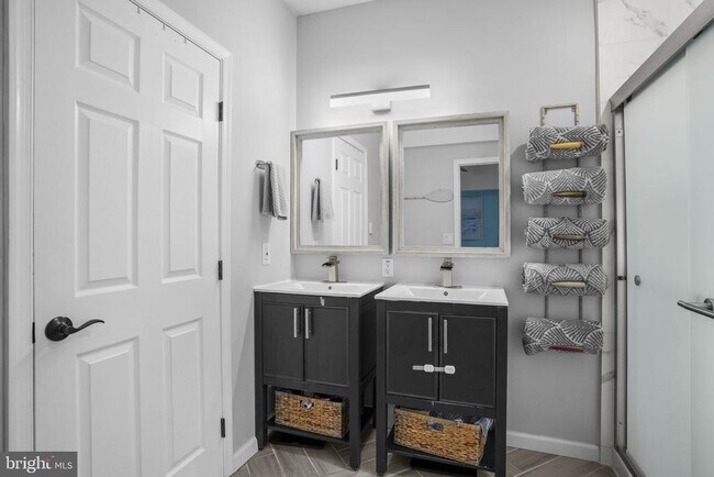 Building Photo - 6032 Melbourne Ave