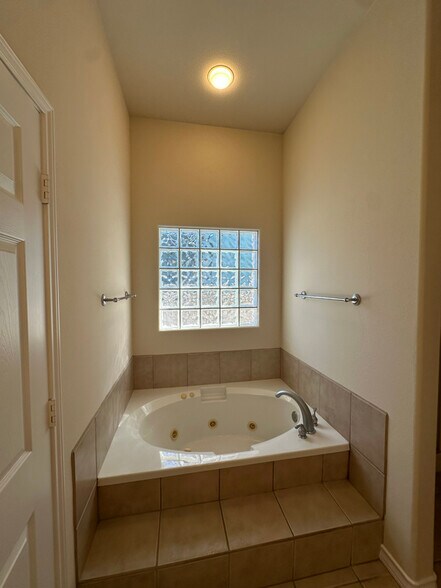 Building Photo - 15505 Palmira Ave