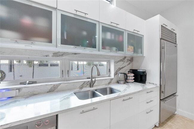 Building Photo - 3266 NE 15th St