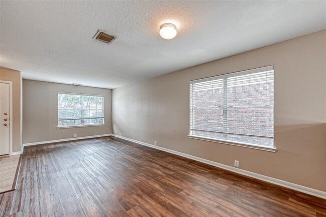 Building Photo - 11918 Solon Springs Dr