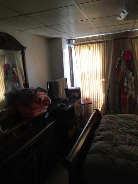 Building Photo - 138 N Main St