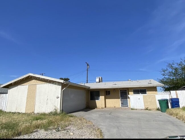 Primary Photo - 45451 Foxton Ave