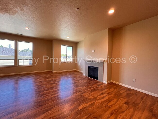 Building Photo - AVAILABLE NOW! Hazel Dell 5 Bedroom Close ...