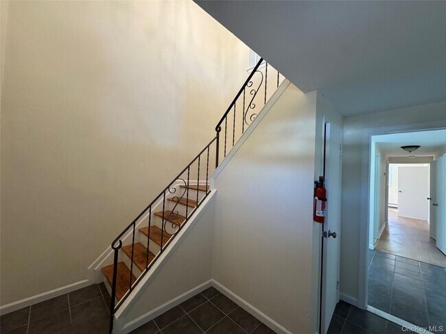 Building Photo - 40 Whitestone Rd