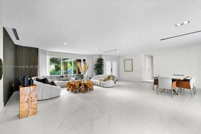 Building Photo - 7000 SW 125th St
