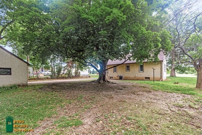 Building Photo - 2 Bedroom Home in Maplewood