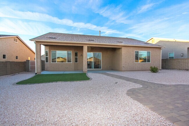 Building Photo - Three Bedroom Granville Home