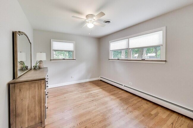 Building Photo - 317 E Forest Ln