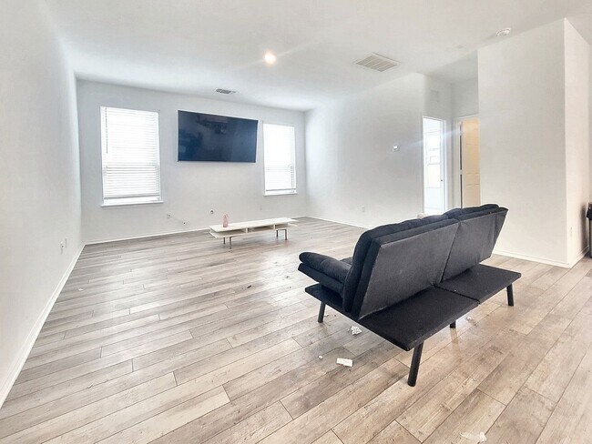 Building Photo - 517 Sour Cherry Ln