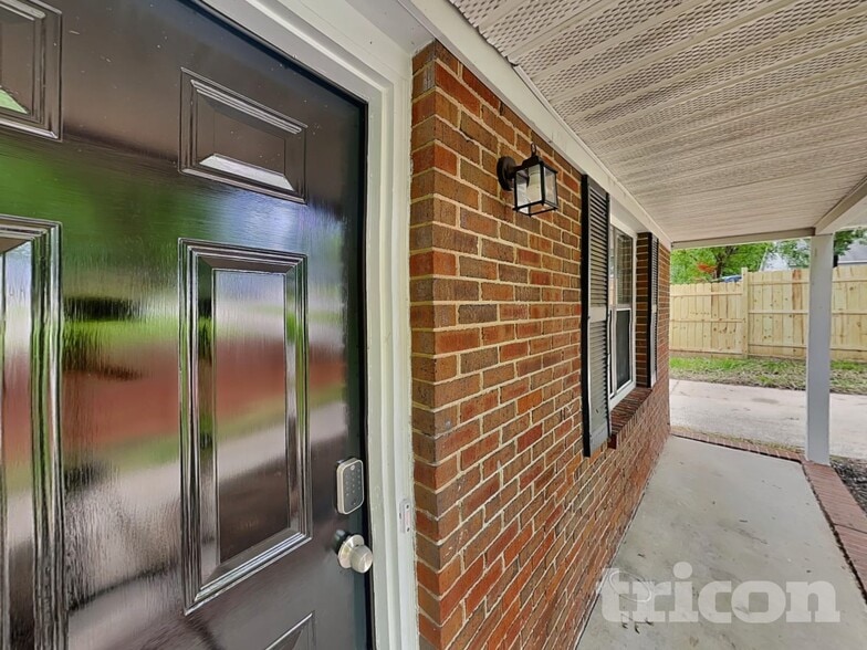 Building Photo - 6631 Flat Rock Dr