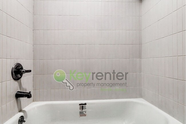 Building Photo - Brand New 2BR/3BA Townhome with Garage