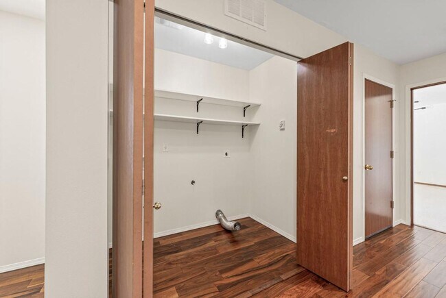 Building Photo - Updated and Spacious 3 Bed Yelm Rental!