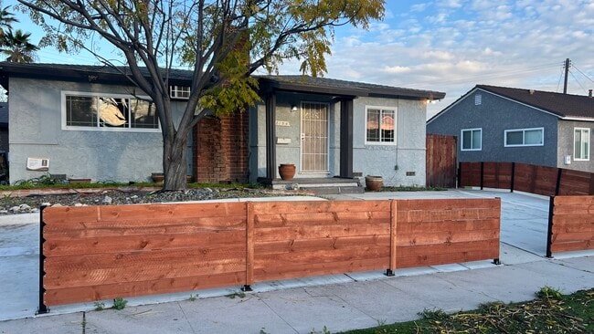 Building Photo - 8154 Potter Ave