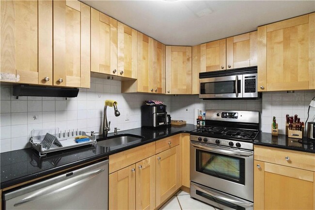 Building Photo - 1501 Clairmont Rd