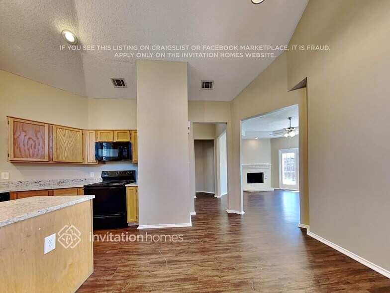 Building Photo - 2012 Creek Royal Dr