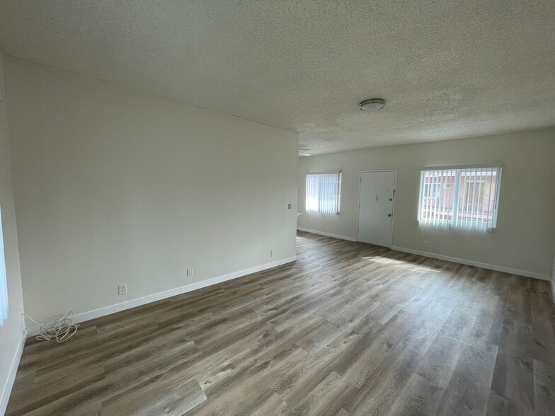 Building Photo - 13115 Oxnard St