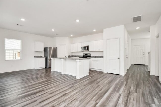 Building Photo - 7814 Hightree Dr