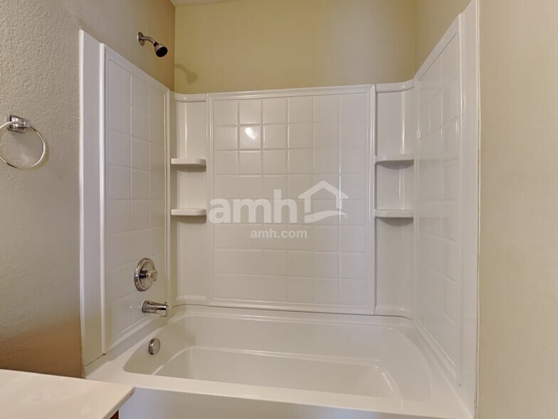 Building Photo - 1913 J Cheshier Rd