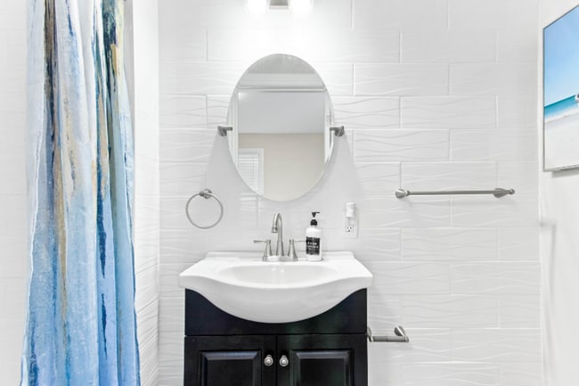 Building Photo - Modern Townhome in the Heart of Franklinton