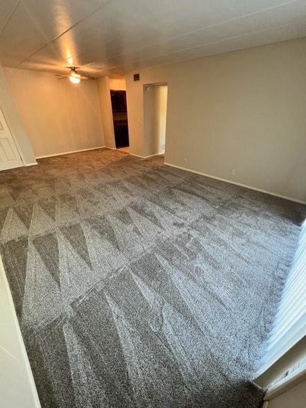 Building Photo - 4401 S 27th St