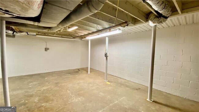 Building Photo - 2831 Meadowlark Trail NW
