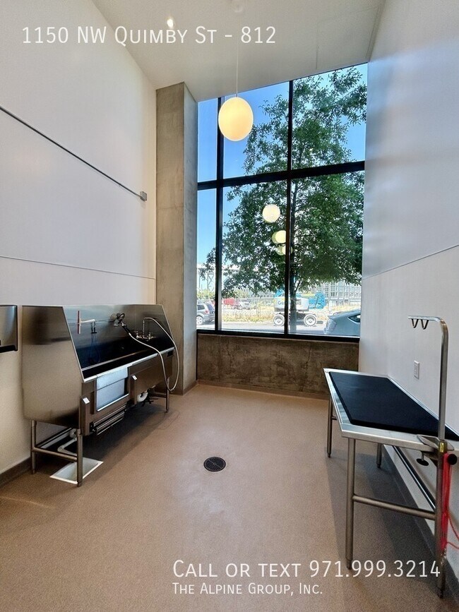 Building Photo - 1150 NW Quimby St