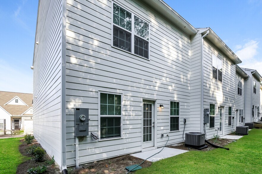 Building Photo - 112 Riley Cir