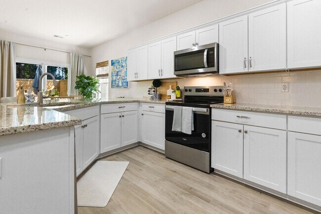 Building Photo - 2042 Delaware Ave