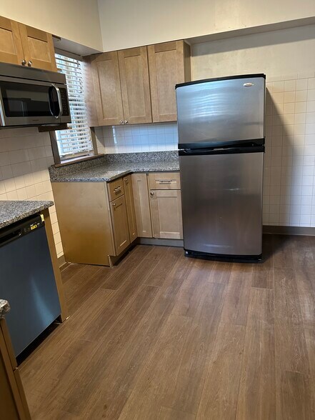 Kitchen unit 1 - 4947 Cote Brilliante Ave