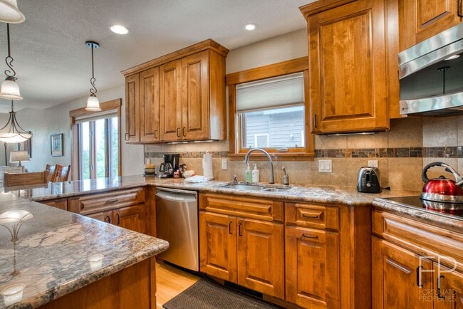 Building Photo - Breck 3-bedroom home with views! 4-6