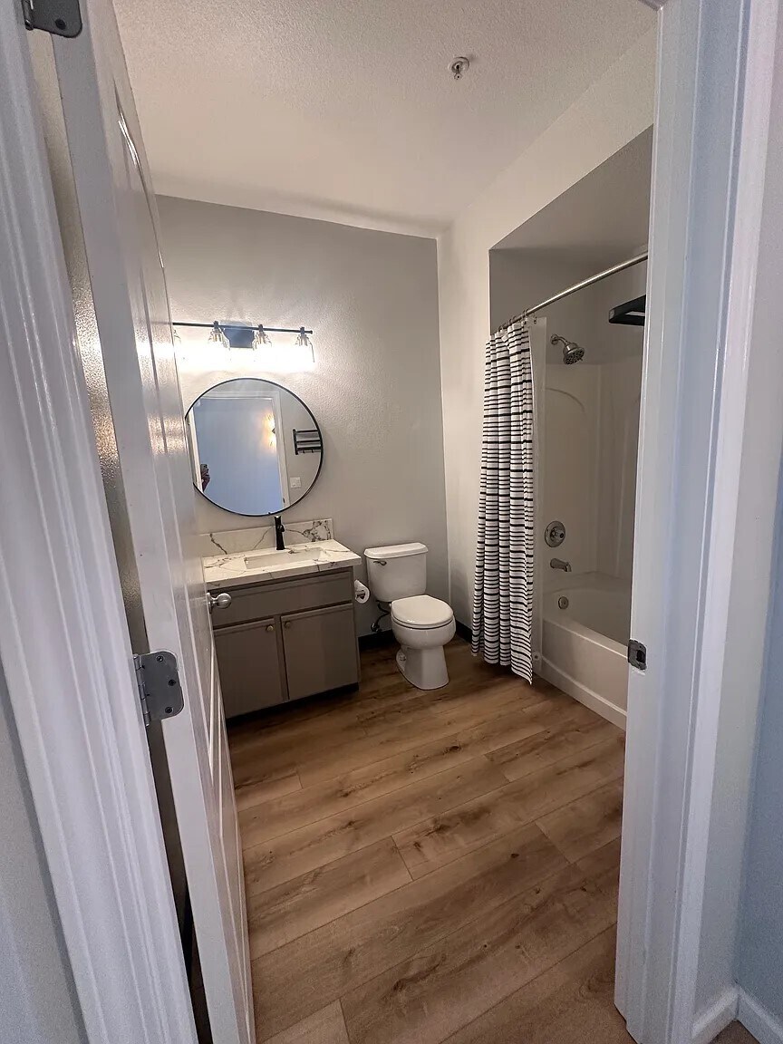 Building Photo - 6850 Sharlands Ave