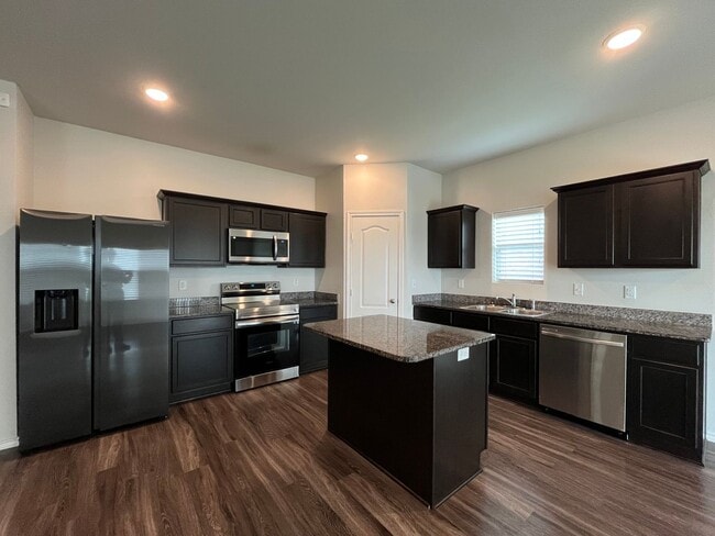 Building Photo - 917 Martin St