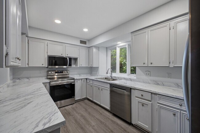 Building Photo - 5612 Stanford Ct