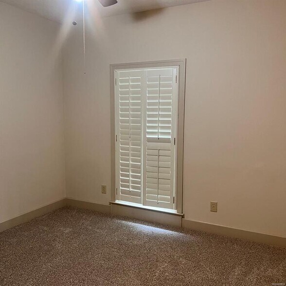 Building Photo - 8706 Twelve Oaks Ln