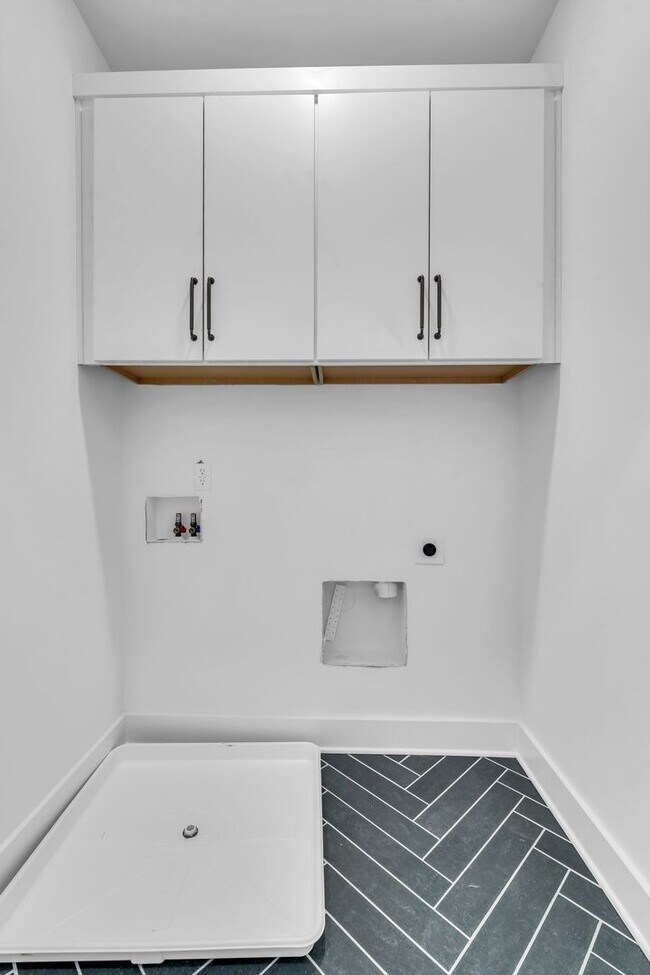 Building Photo - Modern Living in West Nashville