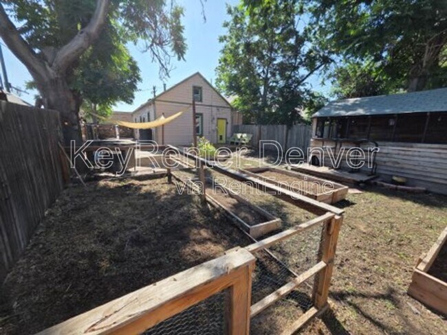 Building Photo - 4543 Columbine St