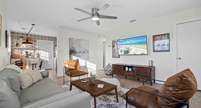 Building Photo - 209 Angelfish Ave.